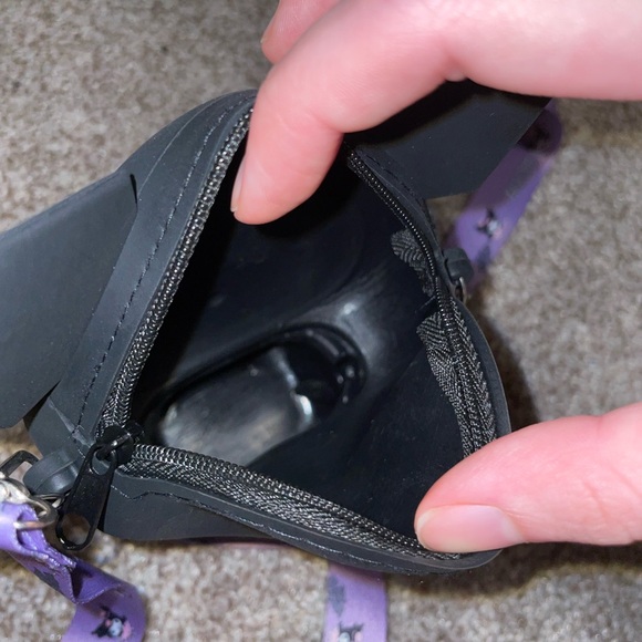 Kuromi Sanrio Silicone Crossbody Purse - Picture 4 of 6